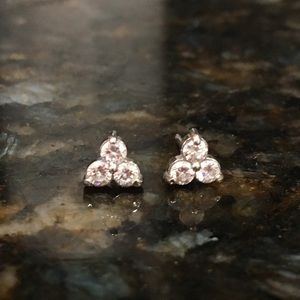 Diamond stud earrings 14k white gold